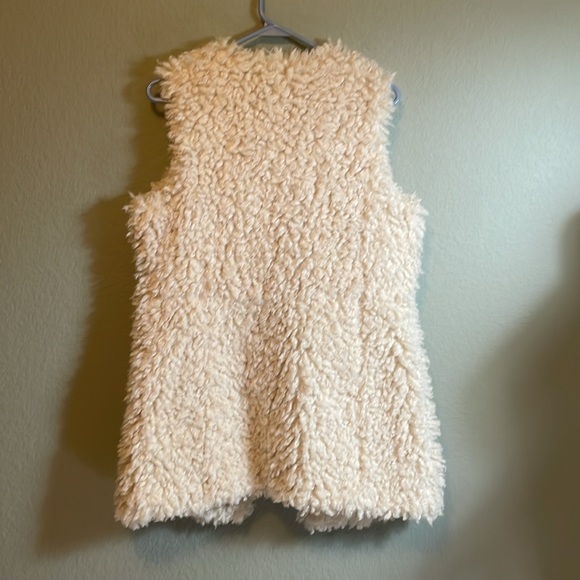 UGG NWT Farrah Faux fur vest/ size small, Sherpa, Cabincore, vikingcore - Picture 6 of 7